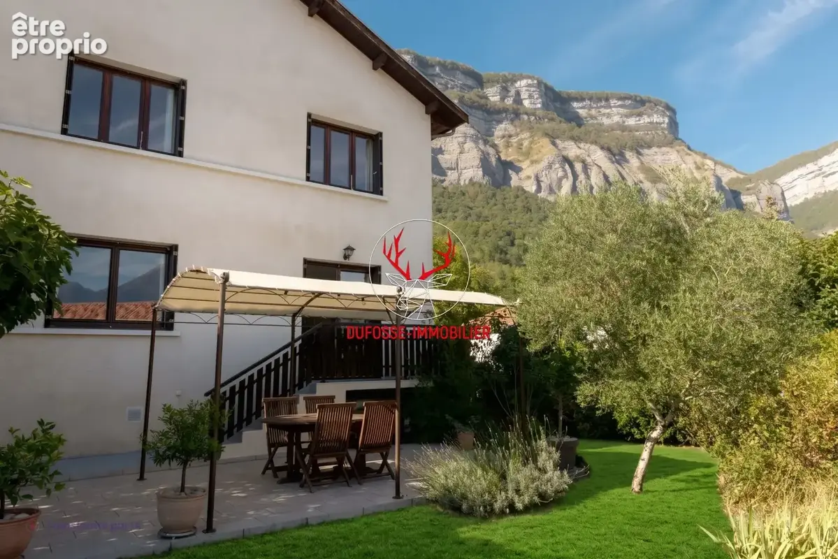 Crolles, Grande maison de 256 m² , vues sur Belledonne et Chartreuse. - photo 4