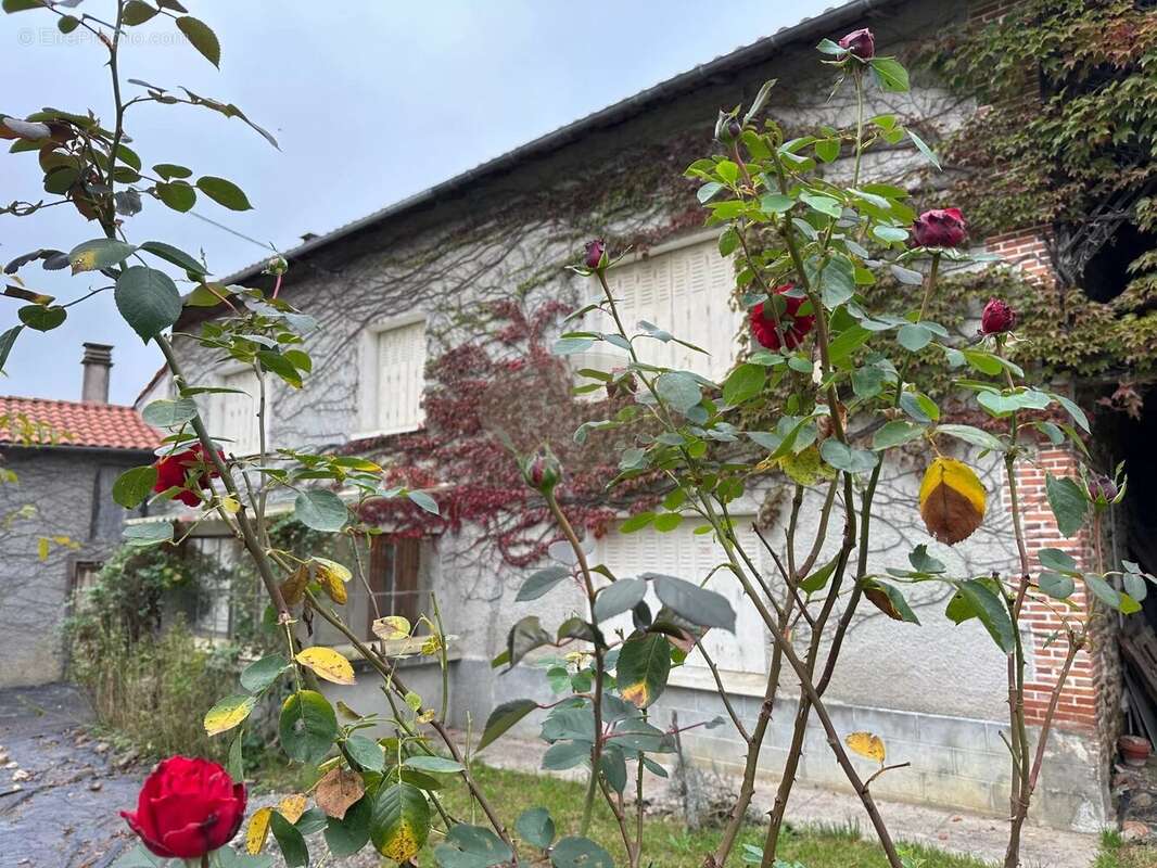 Maison à MONLEON-MAGNOAC