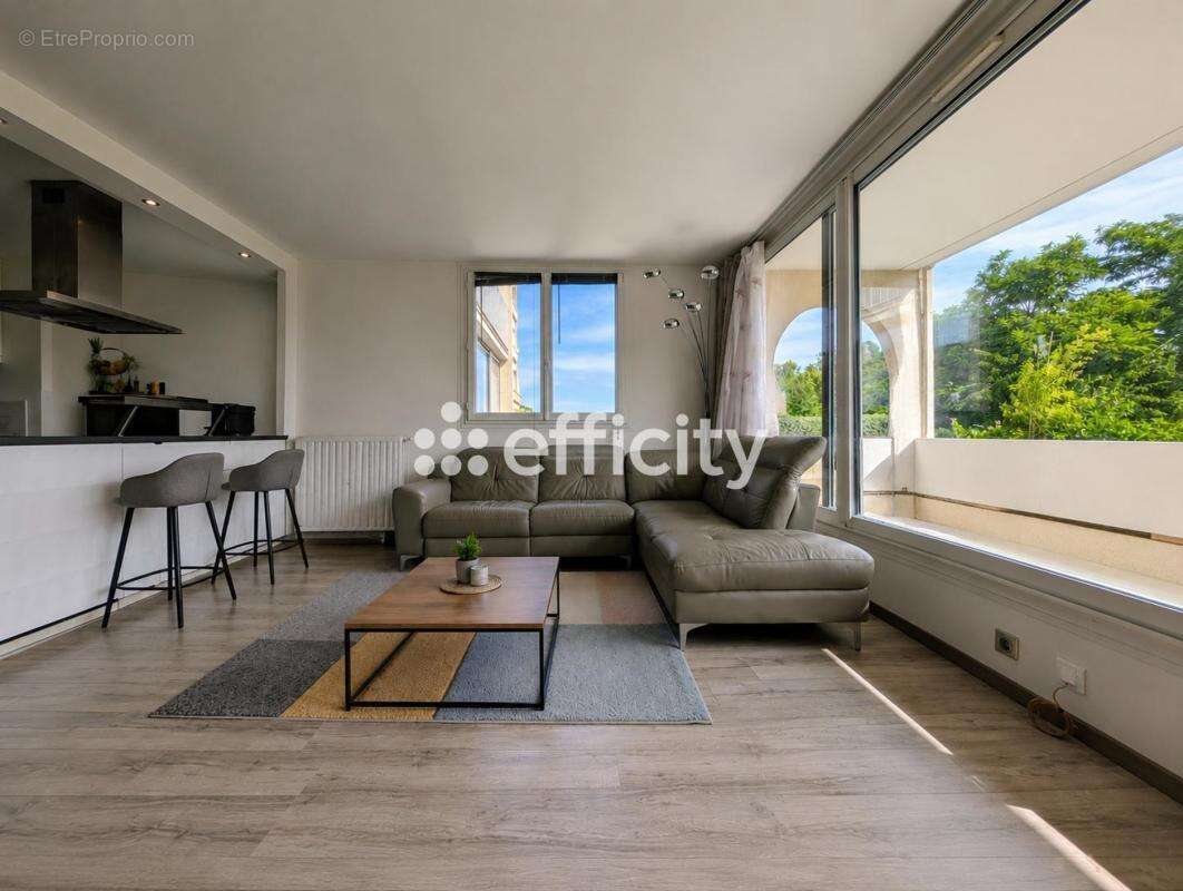 Appartement 100 m² à Enghien-Les-Bains  - photo 2