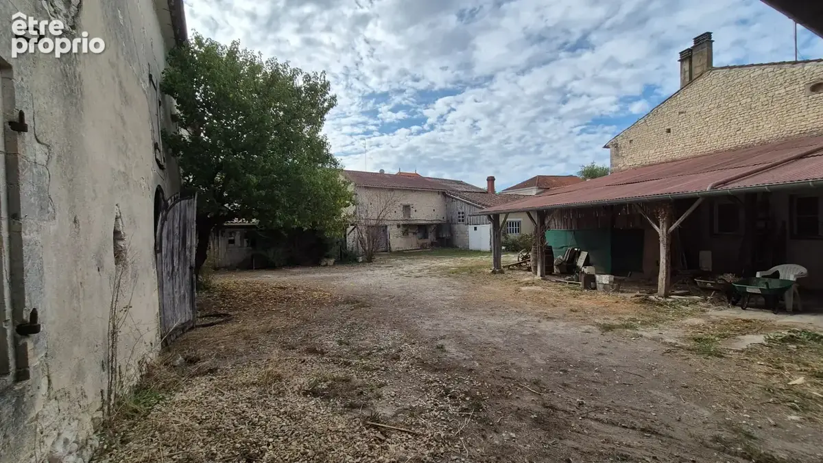 Corps de Ferme à rénover de 500 m2, proche commerces, beaucoup de dépendances - photo 22