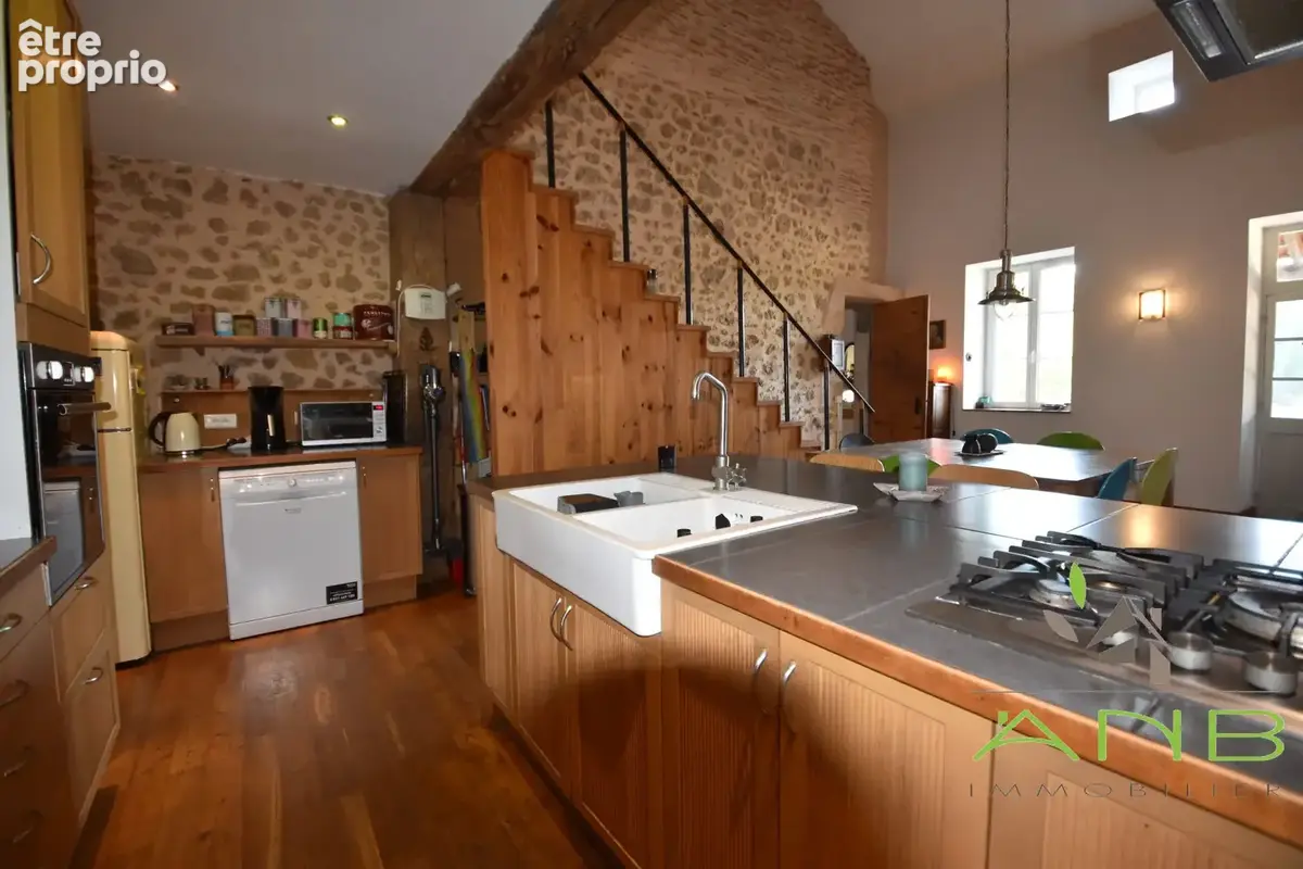 Maison 321 m² à Montbron  - photo 7