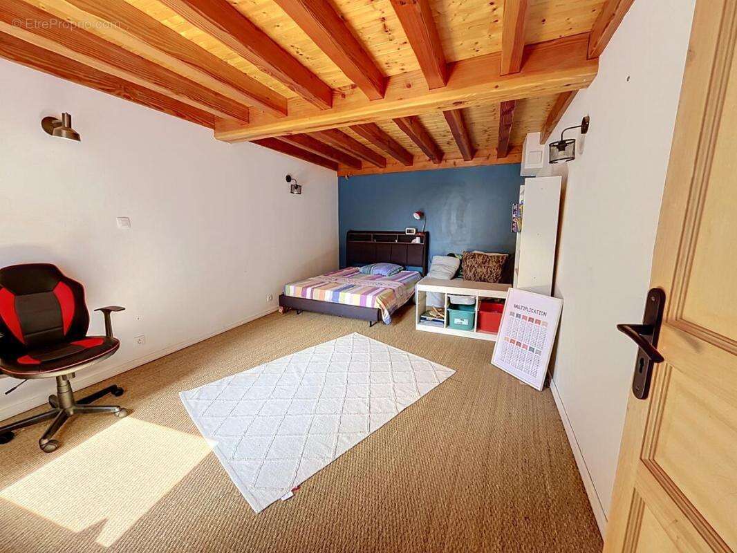 Maison 140 m² à Glaine-Montaigut  - photo 10