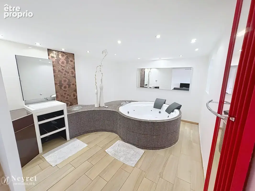 Saint Joseph Maison individuelle de 147m2 implantée sur 800m2 de terrain avec piscine - photo 6