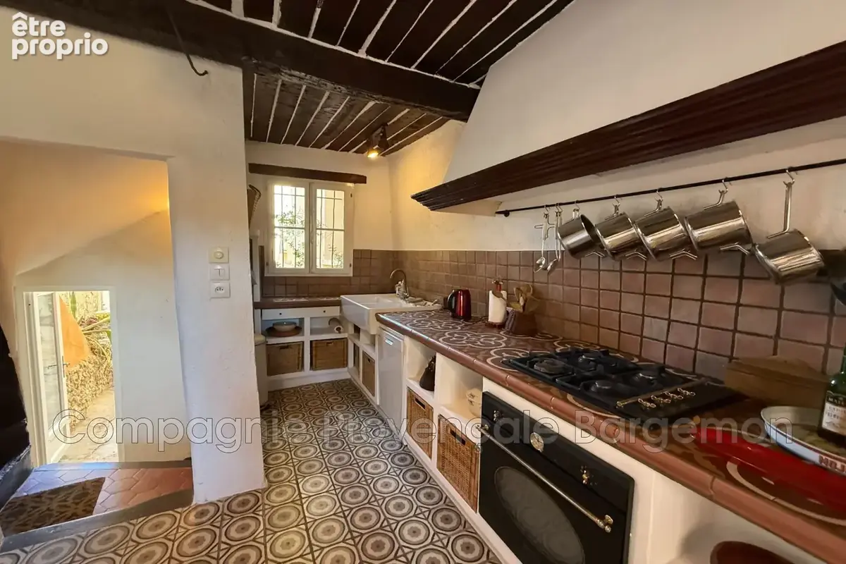 Maison 97 m² à Callas  - photo 4