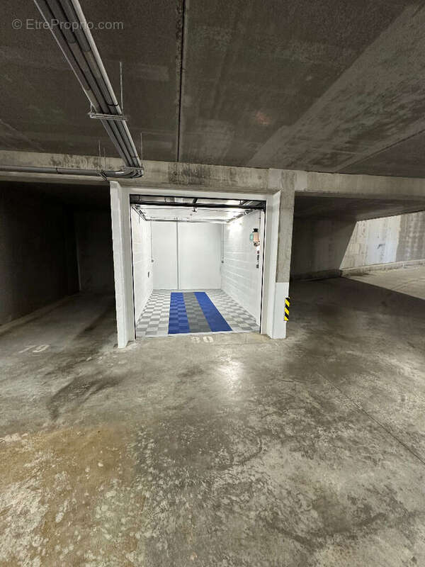 Parking à LE MESNIL-ESNARD