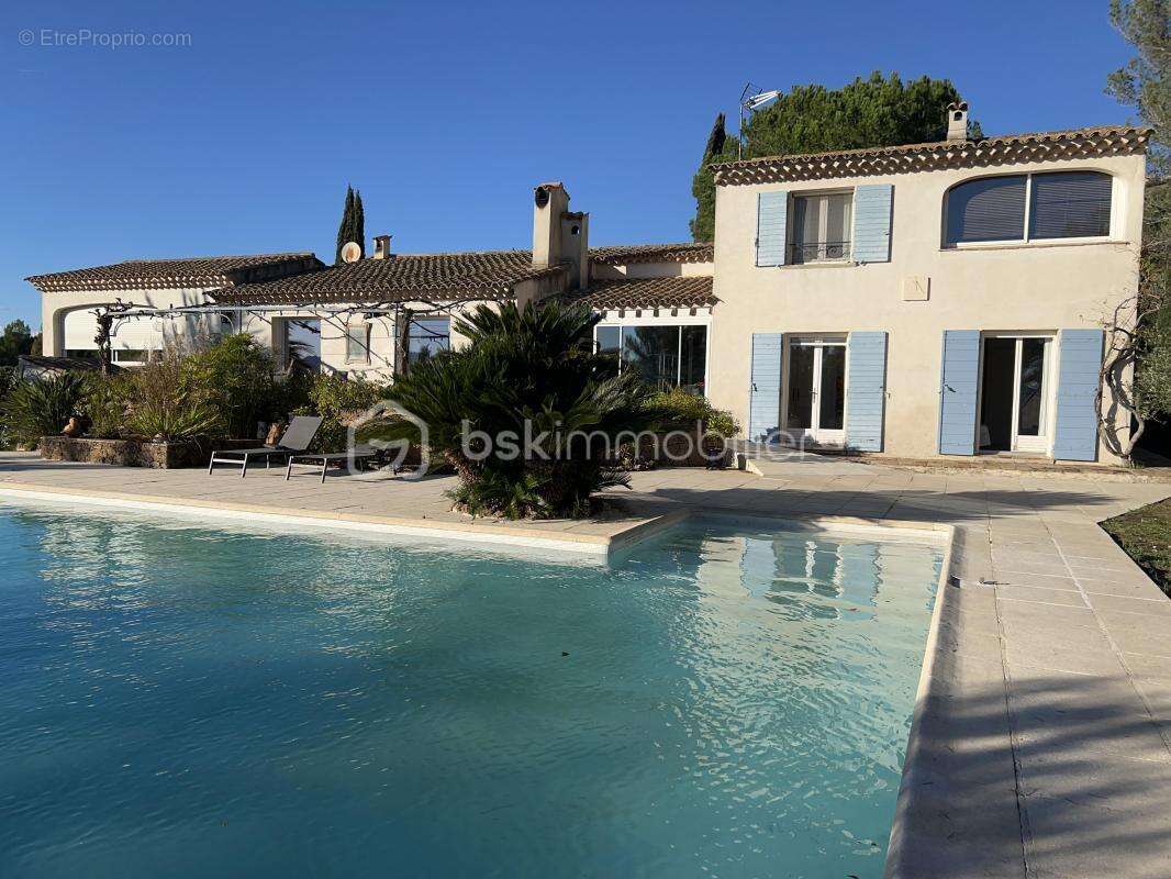 Maison à ROQUEBRUNE-SUR-ARGENS