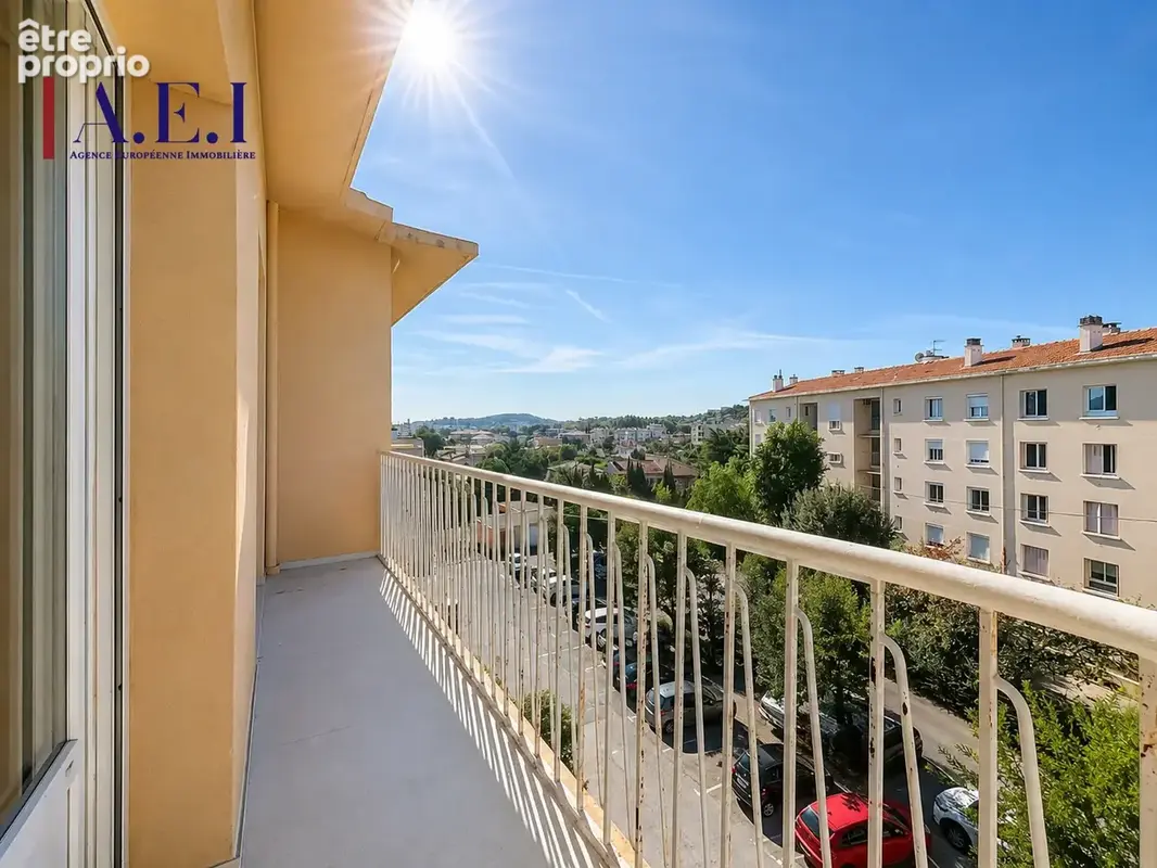 La Seyne sur mer - Appartement T3 entièrement rénové en dernier étage - photo 8