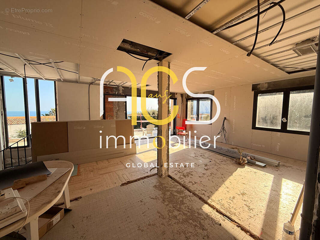 Maison à ROQUEBRUNE-SUR-ARGENS