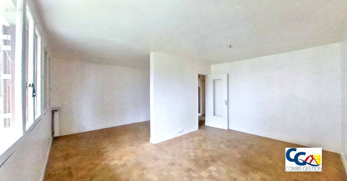 Appartement à COMBS-LA-VILLE