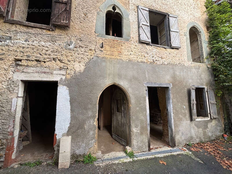 Parking à TRIE-SUR-BAISE