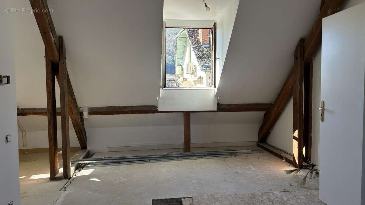 Appartement à ENTRAYGUES-SUR-TRUYERE