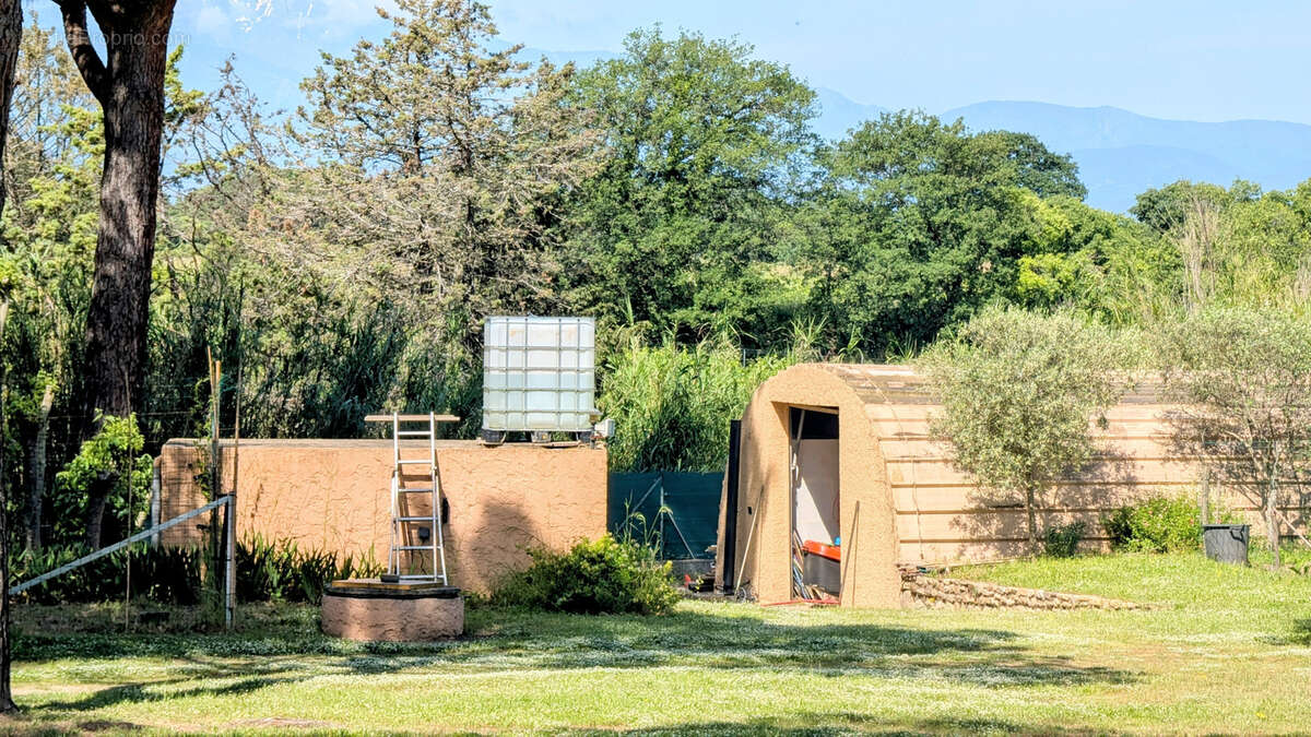 Terrain à LAROQUE-DES-ALBERES