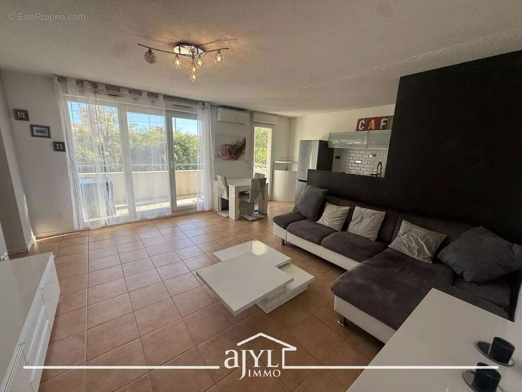 Appartement à MARSEILLE-3E