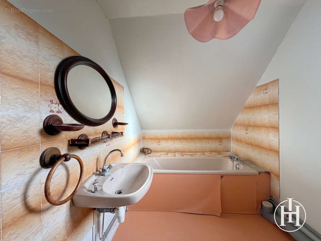 Maison à SAINT-AMAND-MONTROND