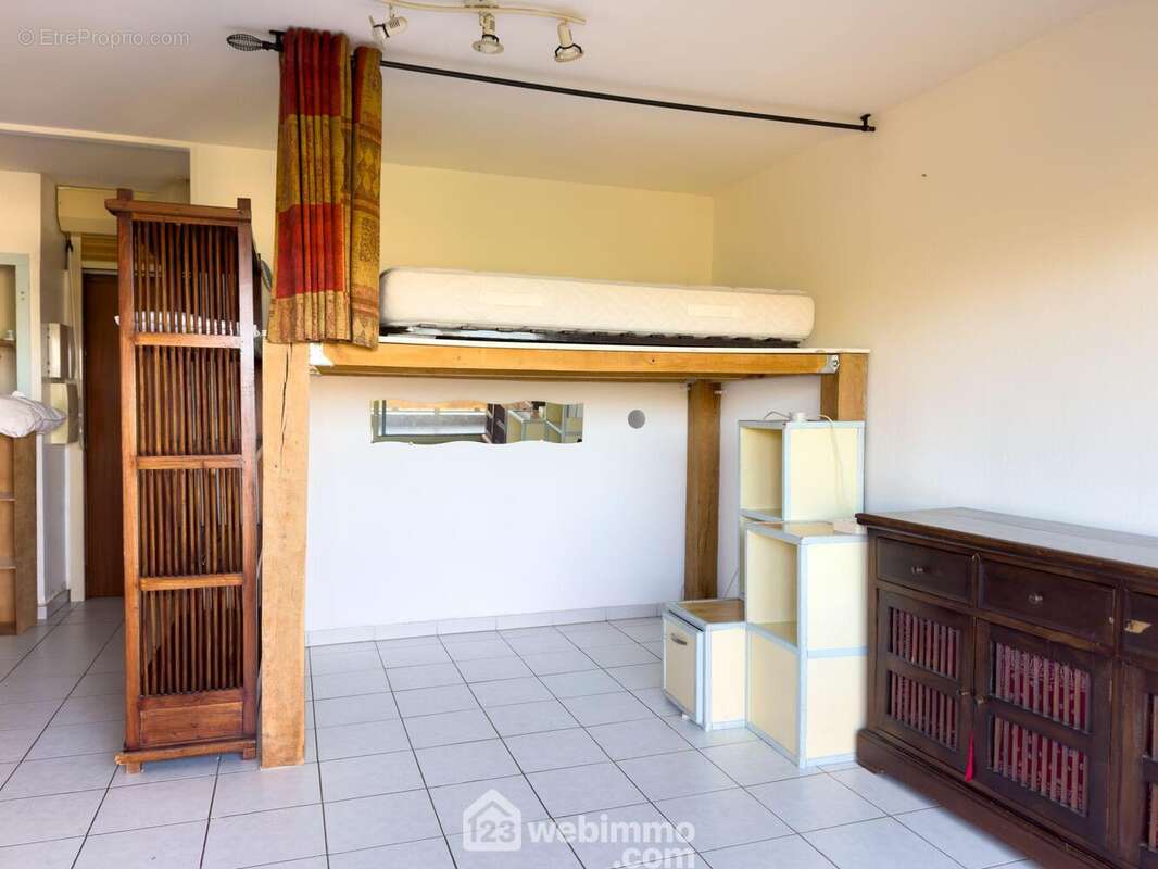 Un studio de 30m² avec son lit mezzanine. - Appartement à CHOLET