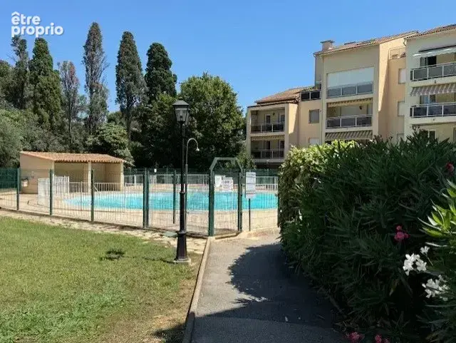 Antibes – 3 pièces – rez-de-jardin – terrasses, piscine & garage - photo 2