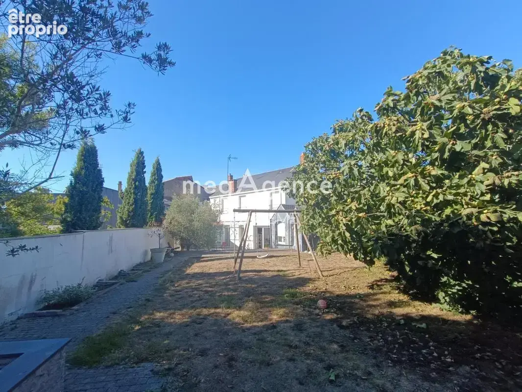 7 Pièces, 177 m2, 5 chambres, Centre AIZENAY - photo 2