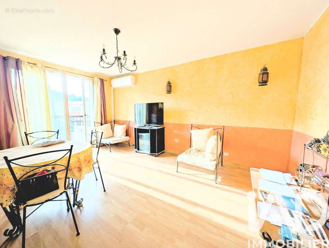 Photo 3 - Appartement à ROQUEBRUNE-SUR-ARGENS