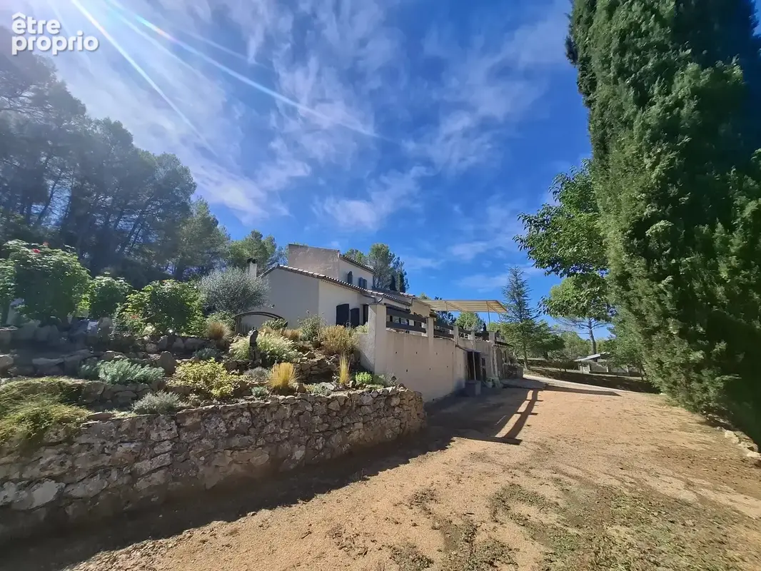 Photo Maison à La Verdiere au prix de 630 000€