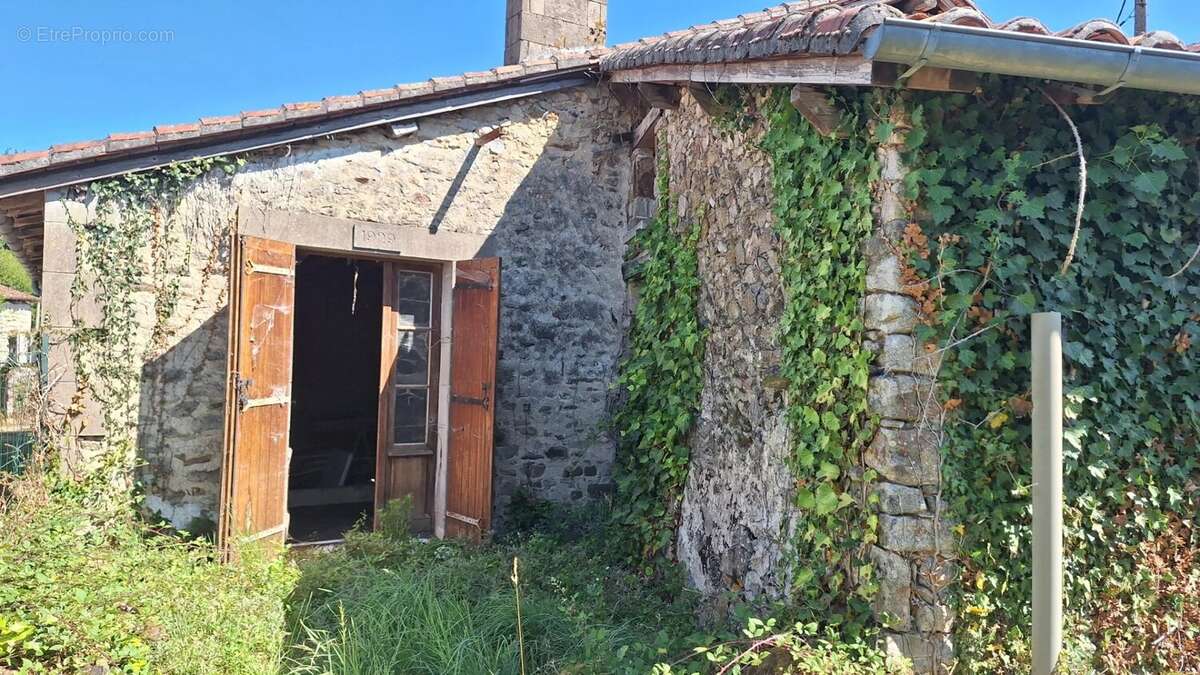 Maison de hameau à renover 16310 - photo 3
