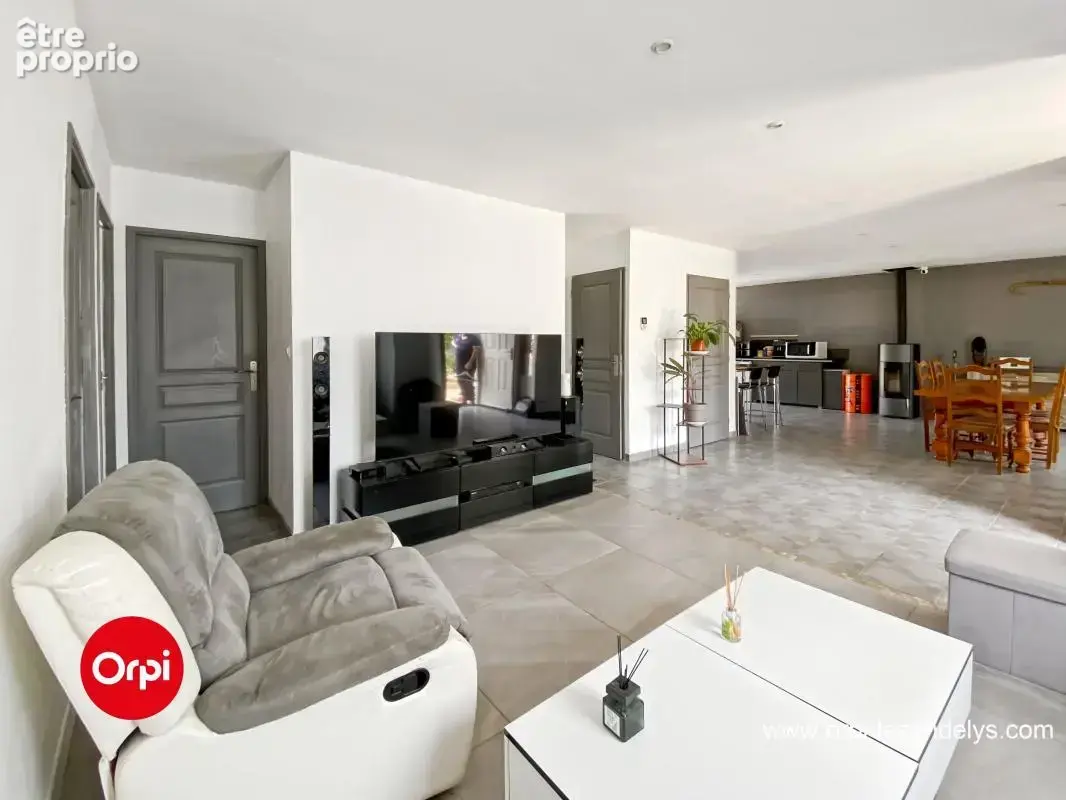 Pavillon RT2012 - séjour (42 m²)  3 chambres  Terrain 812 m² - photo 6