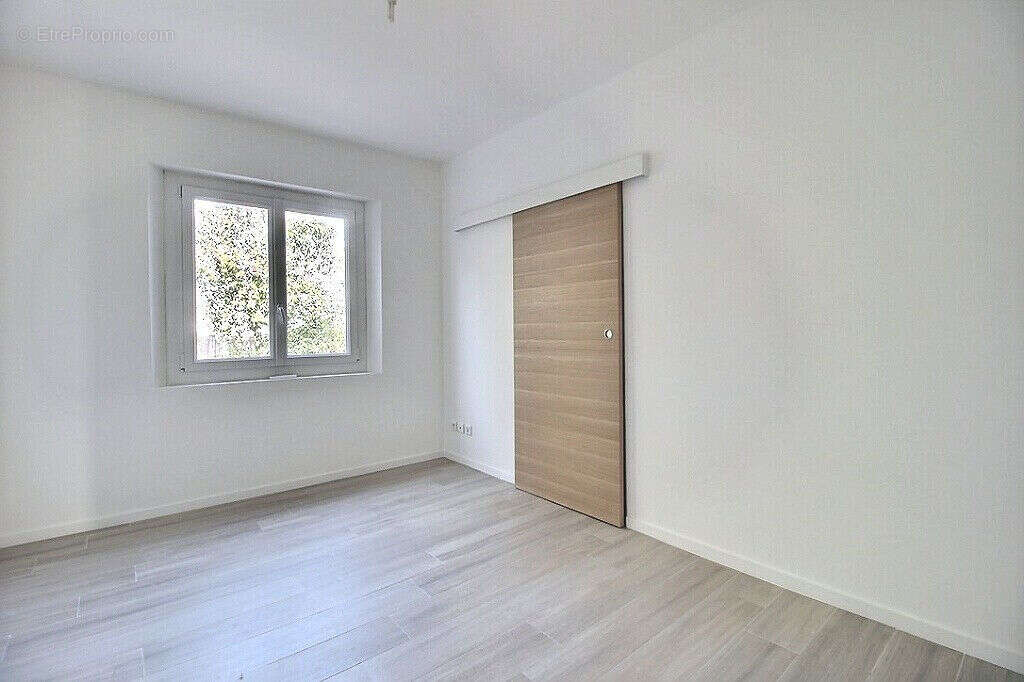 Maison à ROQUEBRUNE-SUR-ARGENS