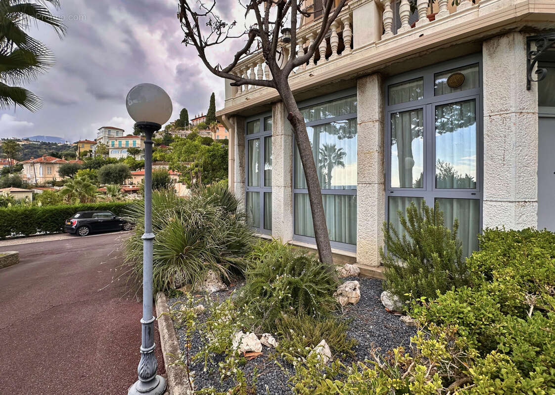 MENTON   Garavan   Lumineux 3 pièces dans une villa historique avec piscine - photo 5