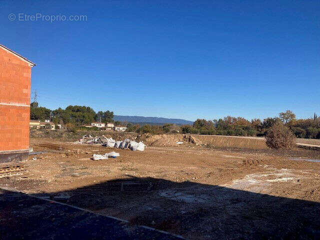 Photo 2 - Terrain à LE PUY-SAINTE-REPARADE
