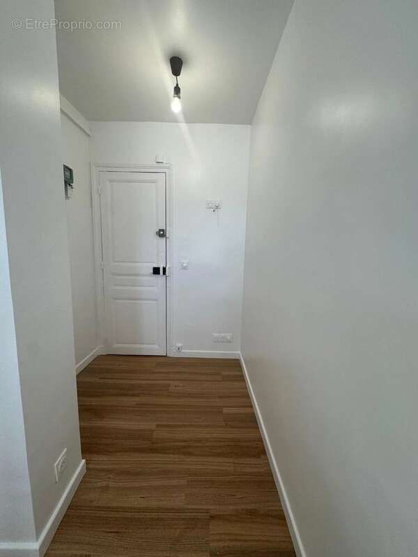 Paris 16e – auteuil / avenue mozart – chambre de bonne – dernier étage - photo 2
