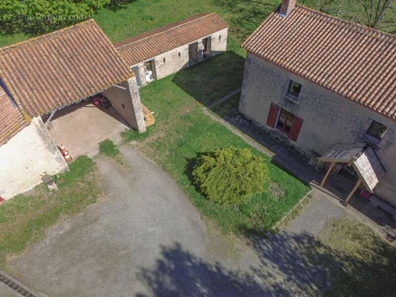 Propriete à vendre 10 pièces AUBIGNY (79) Terrain 27 715 m² - photo 5