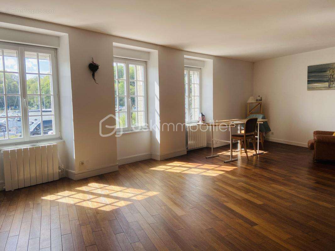 Commerce à LA VICOMTE-SUR-RANCE