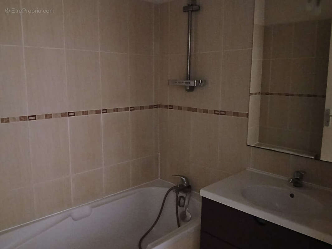 ST DENIS BEL APT. T2 d'une surface habitable de 57 m² + 16 m² de Varangue - photo 8