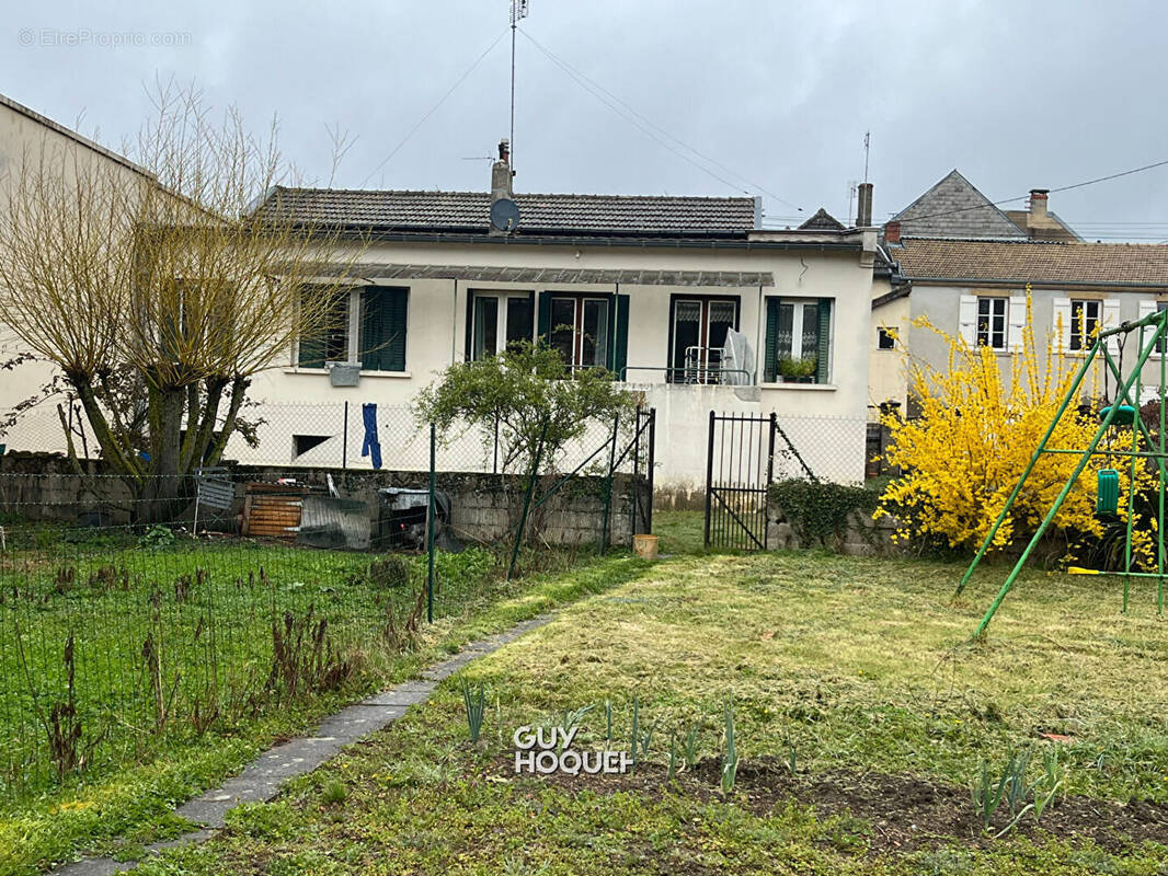 Maison à CHAROLLES