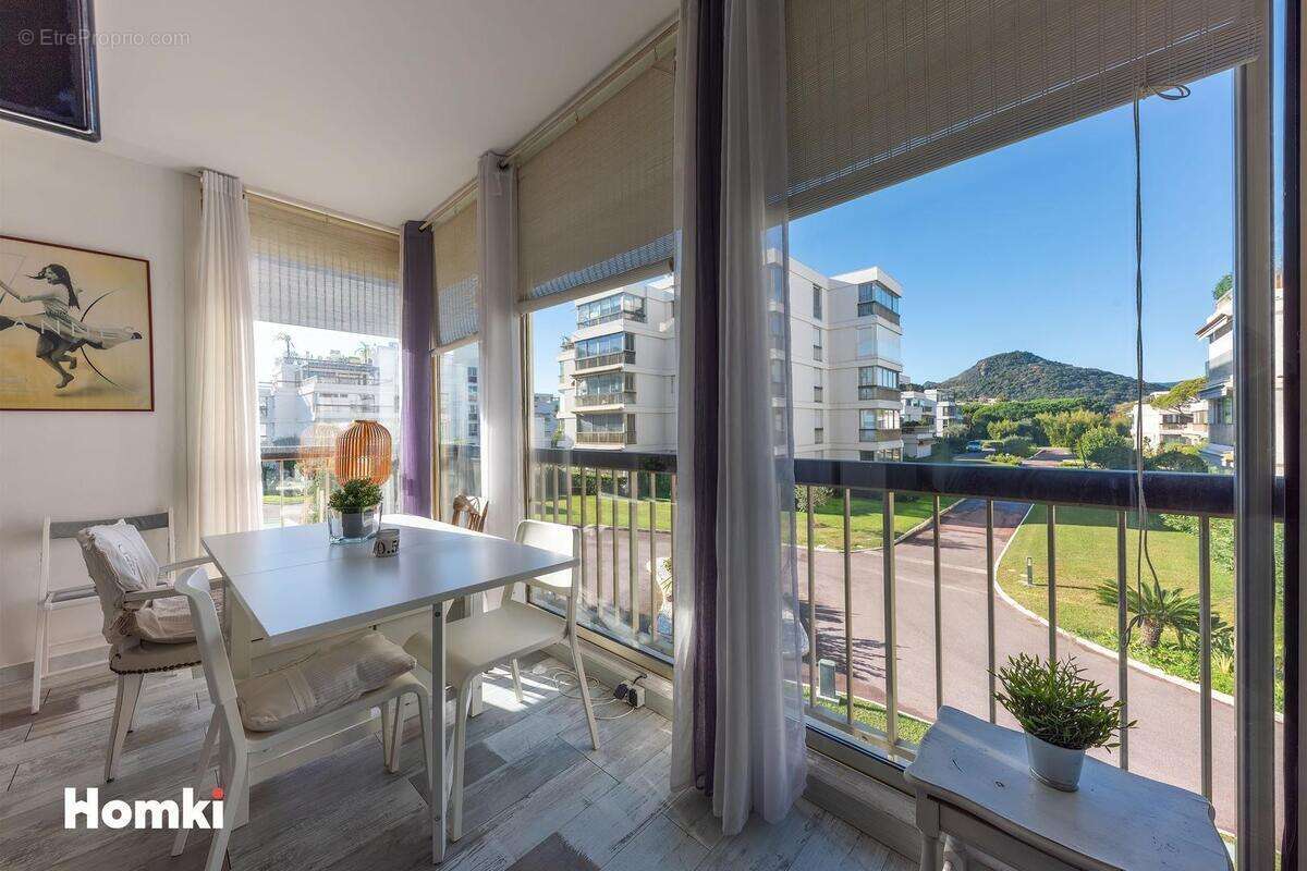 Appartement à MANDELIEU-LA-NAPOULE