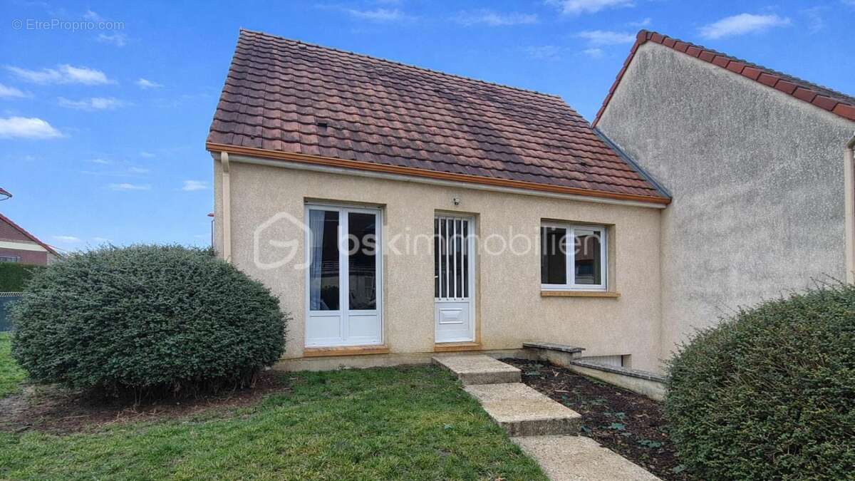 Maison à CHARMES