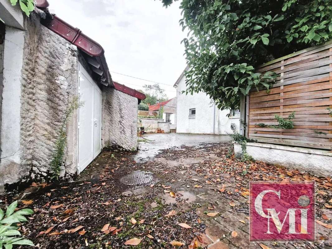 Maison ancienne avec grand terrain ! - photo 5