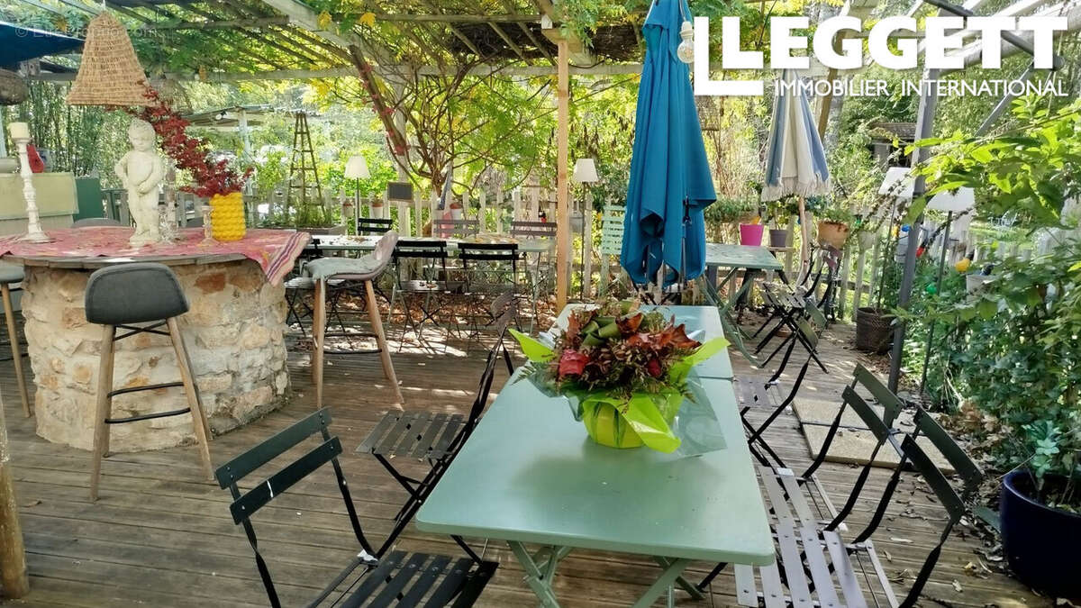 Ensemble immobilier comprenant une grande maison de 6 chambres et d'un lieu de réception, idéal divers projets - photo 5