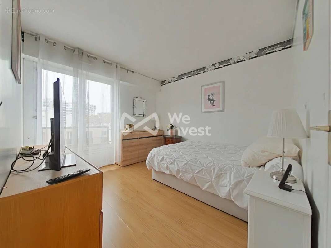 Appartement à COURBEVOIE
