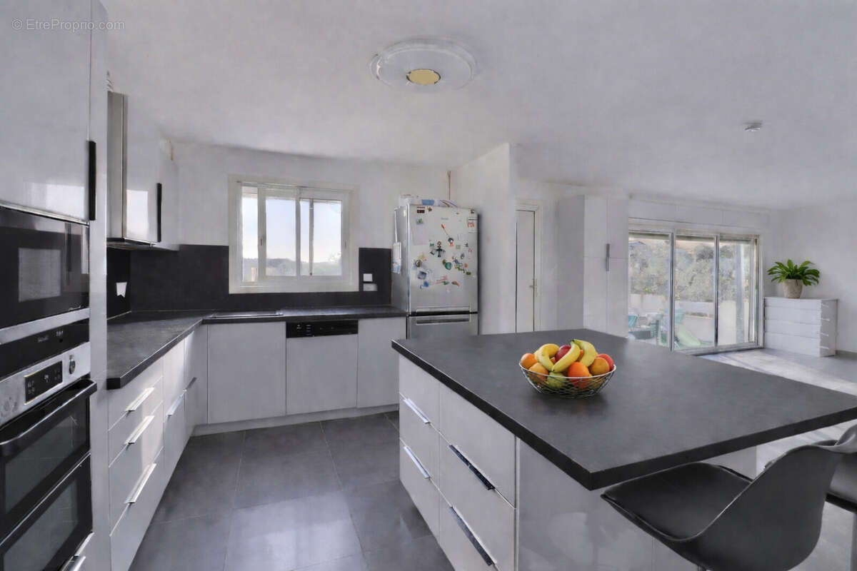 Maison à SAINT-CLEMENT-DE-RIVIERE