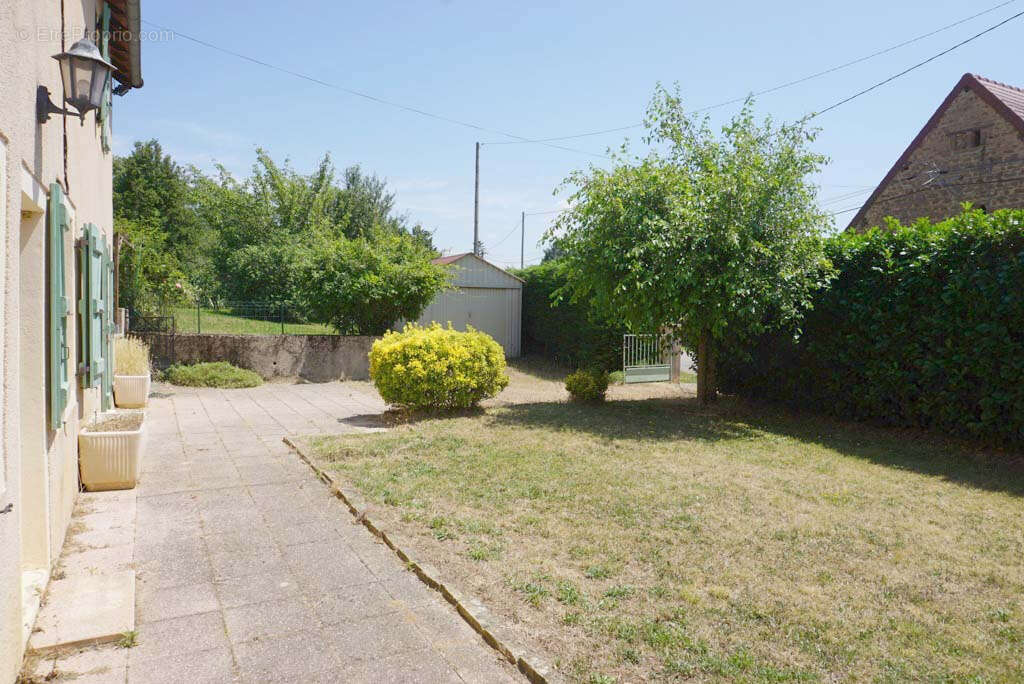 Maison à SAINT-CHRISTOPHE-EN-BRIONNAIS