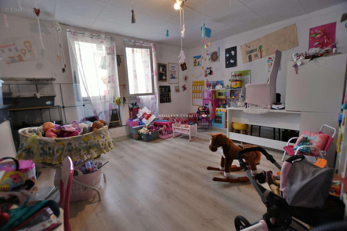 Appartement 404 m² à Montfort-En-Chalosse  - photo 3