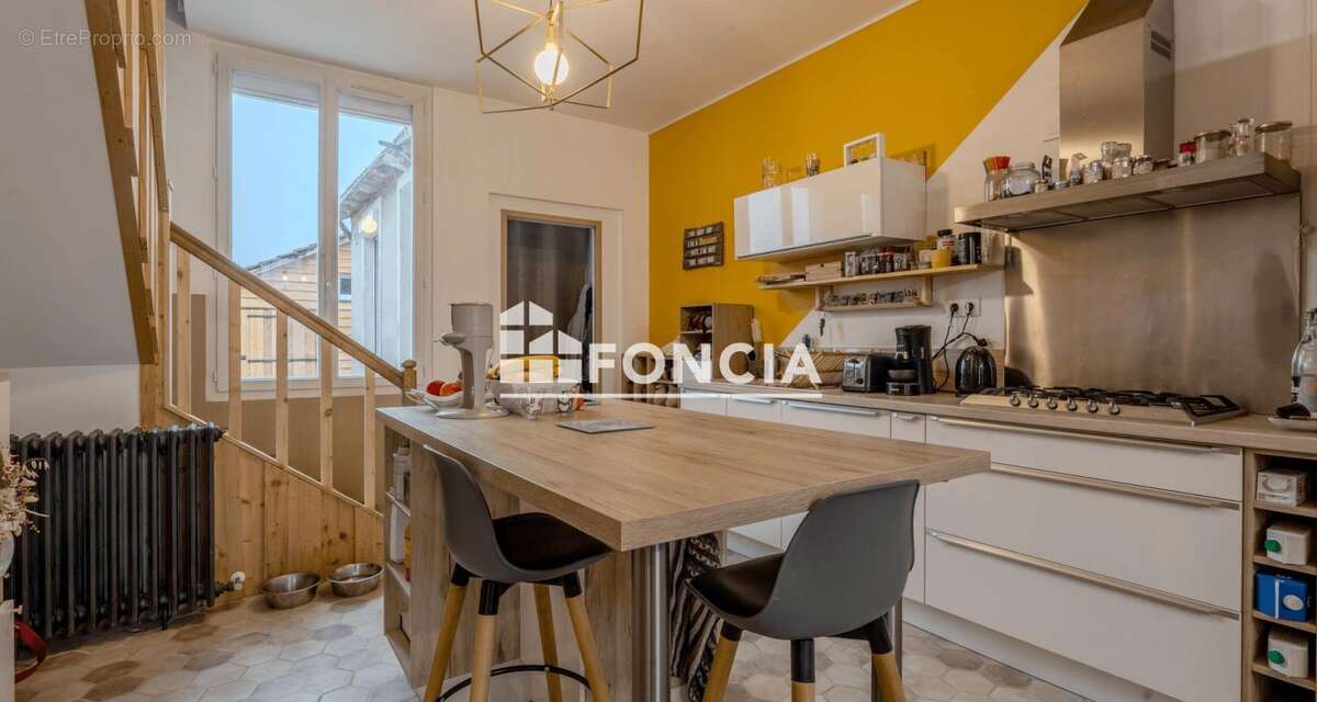 Maison à MONTFORT-LE-GESNOIS