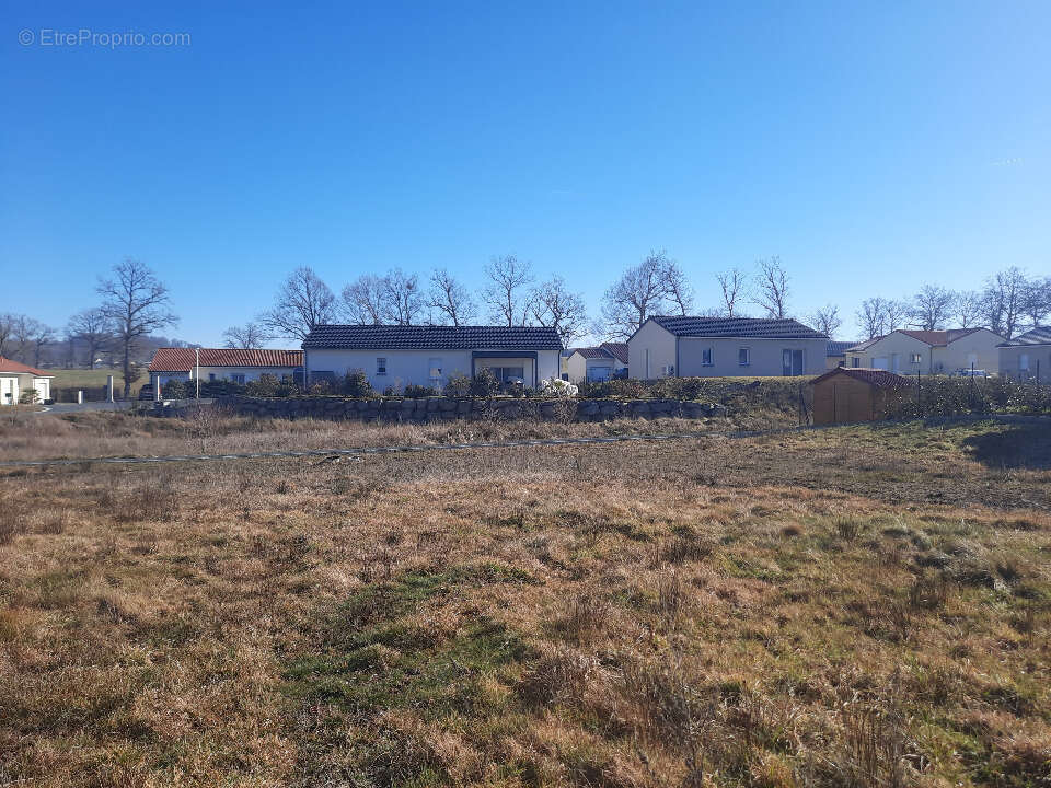 Terrain à SAINT-PAUL-DES-LANDES