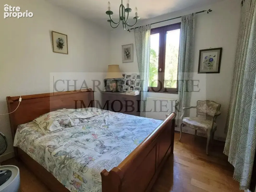 Belle maison familiale, avec piscine, dépendances et terrain de 1.7 ha - photo 7