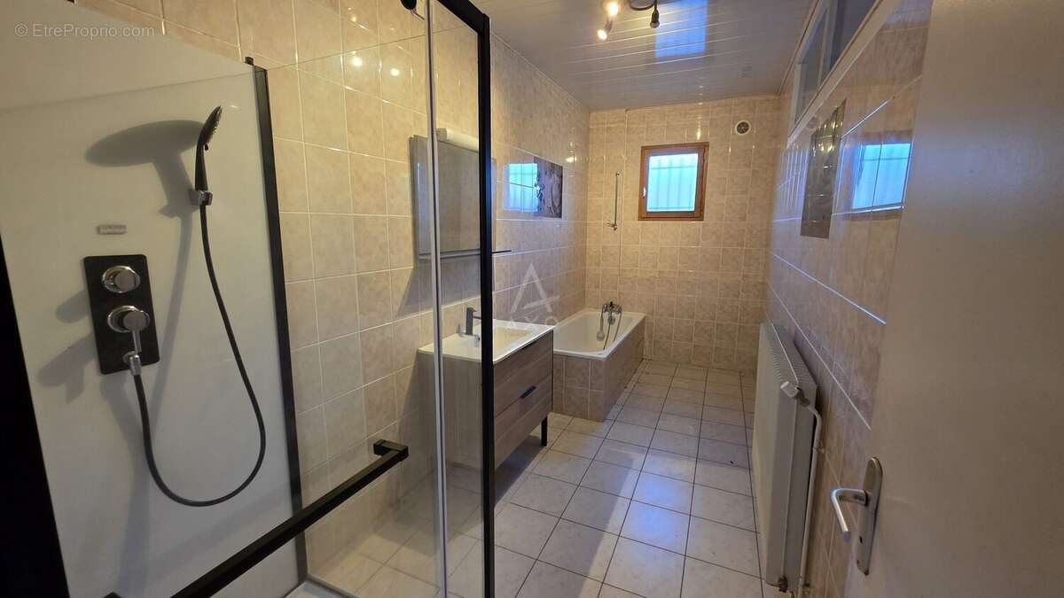 Maison pierre de 14m² avec un chai de 70m² sur 780m² de terrain - photo 8