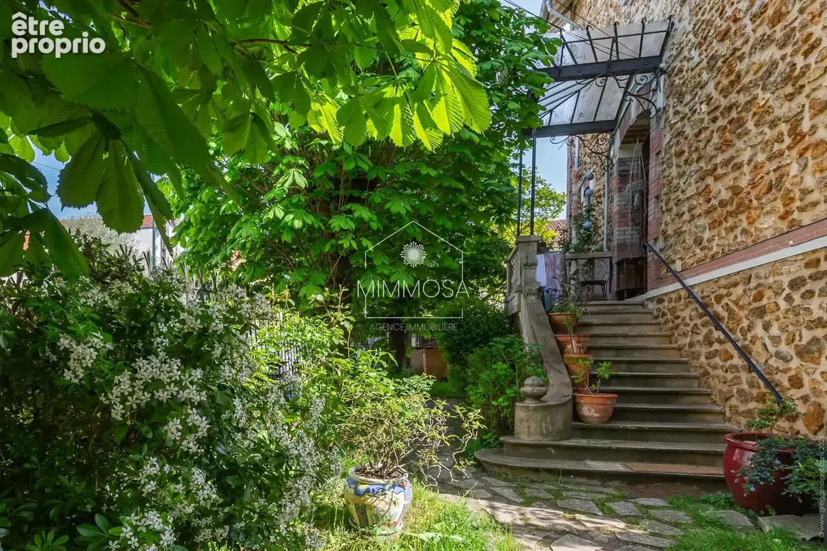 Appartement à LES PAVILLONS-SOUS-BOIS