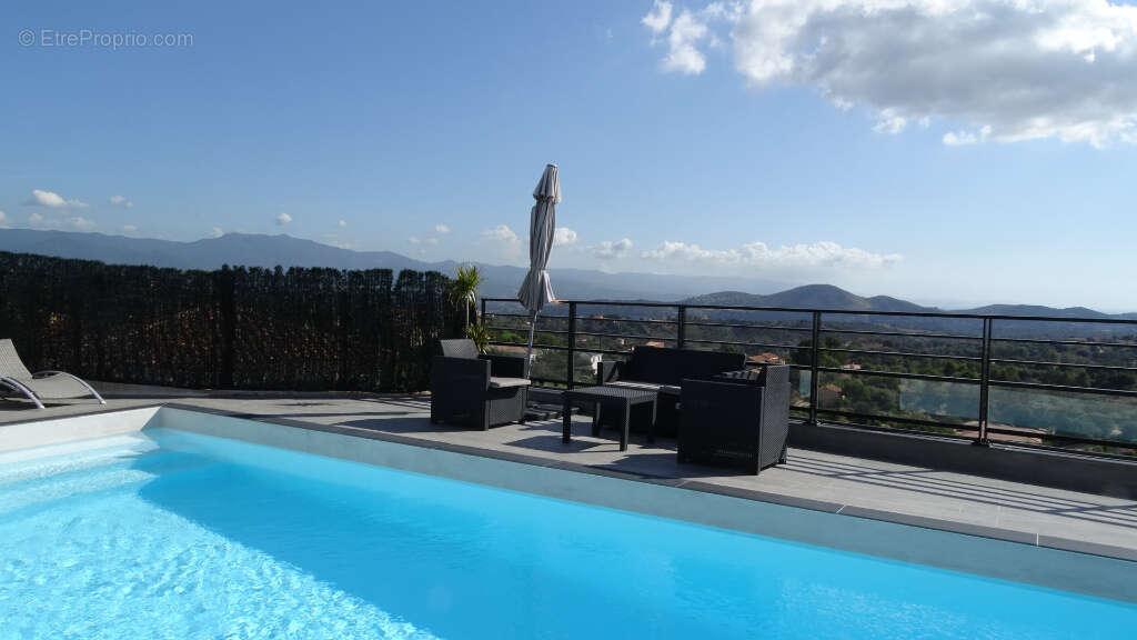 Villa Afa  contemporaine 6 pièce(s) 232 m2 F4+F2 avec piscine - photo 16