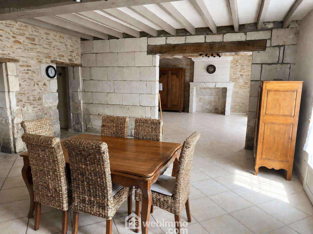 Maison 155 m² à Maze  - photo 4