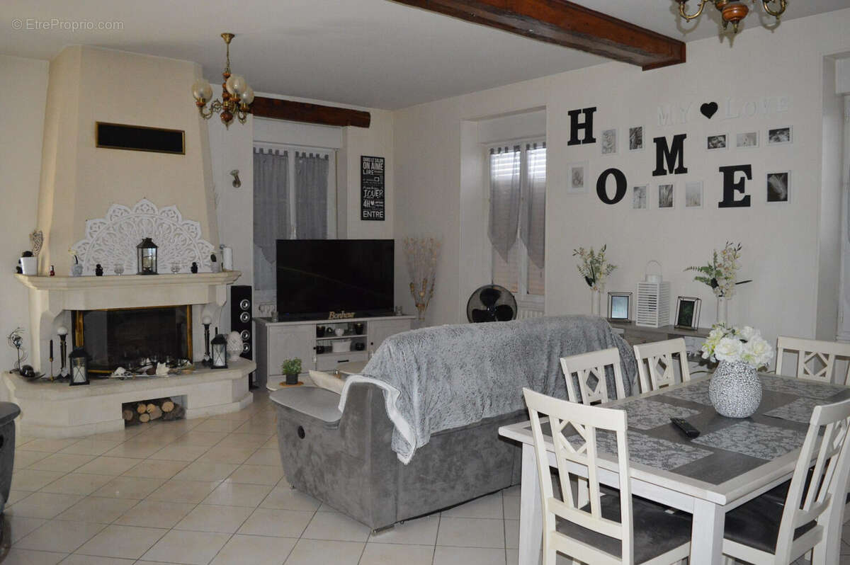 Appartement à MAROLLES-SOUS-LIGNIERES