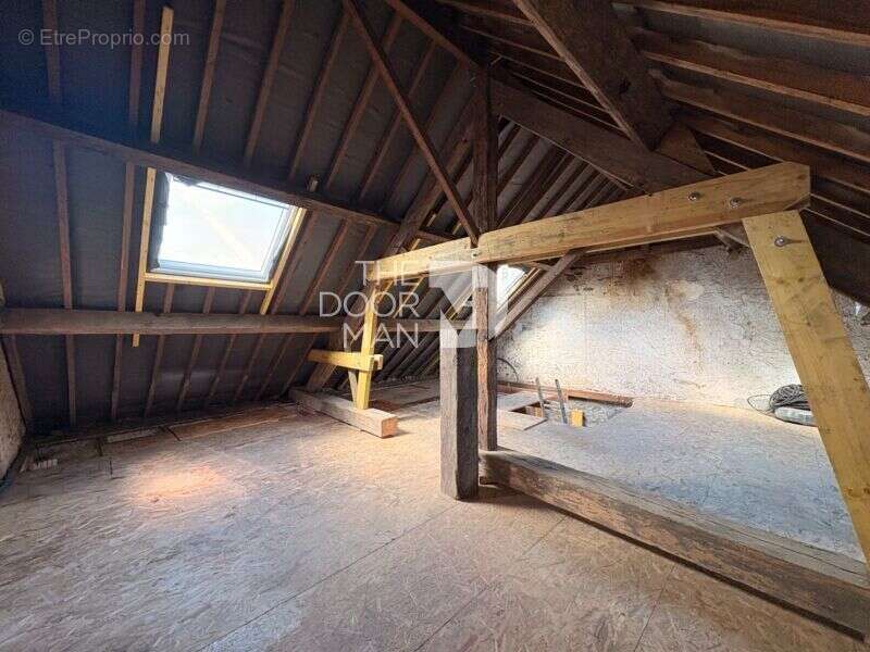 Maison à SAINT-HILAIRE-DE-CHALEONS